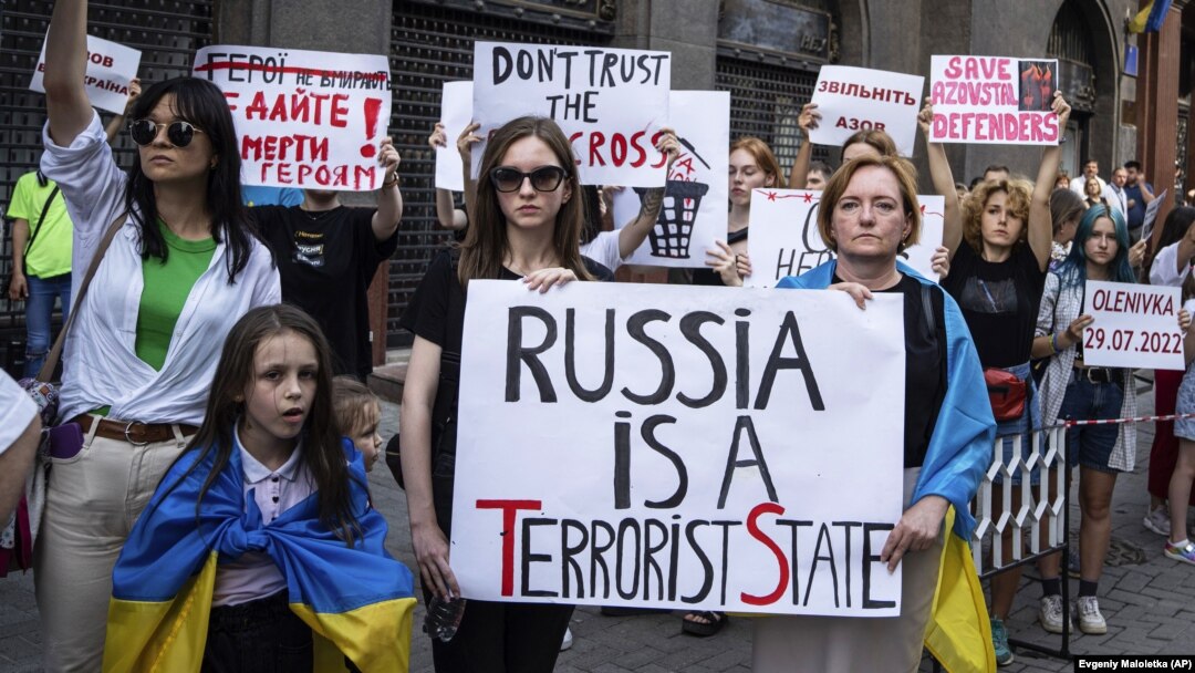 Украиналык туткундардын жакындары пикетте. 2022-жыл.