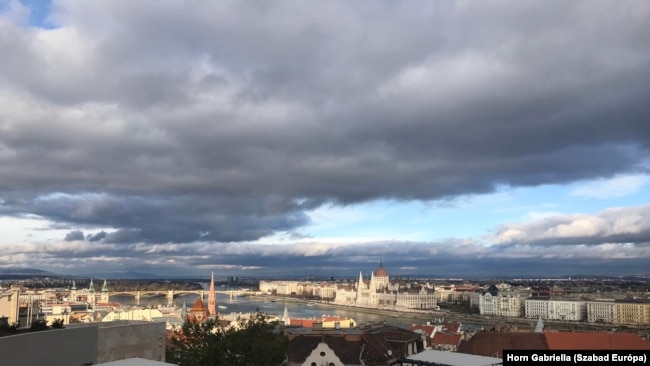 Kilátás a Lónyay-Hatvany villából/ a Batthyány Lajos Alapítvány székházából, Budapest. I.ker., Csónak Utca 1.
