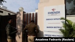 Indian police at the gates of a branch of Marion Biotech, a health-care and pharmaceutical company whose cough syrup has been linked to the deaths of children in Uzbekistan. (file photo)