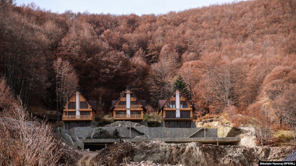 Ndërtimet e jashtëligjshme në Brezovicë 