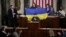 În decembrie 2022, în timp ce președintele Volodimir Zelenski se adresa Congresului, vice-președinta Kamala Harris și lidera de atunci a Camerei Reprezentanților, democrata Nancy Pelosi, fluturau un steag ucrainean, Washington, 21 decembrie 2022.