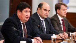 От ляво надясно председателят на УС на „Лукойл Нефтохим Бургас“ Илшат Шарафутдинов, консултантът на "Лукойл България" Александър Величков и директорът на "Лукойл България" Андрей Матюхов.