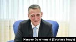 Ministar Nenad Rašić je apelovao na lokalne vlasti da ne "blokiraju i zabranjuju sugrađanima da apliciraju za pomoć".