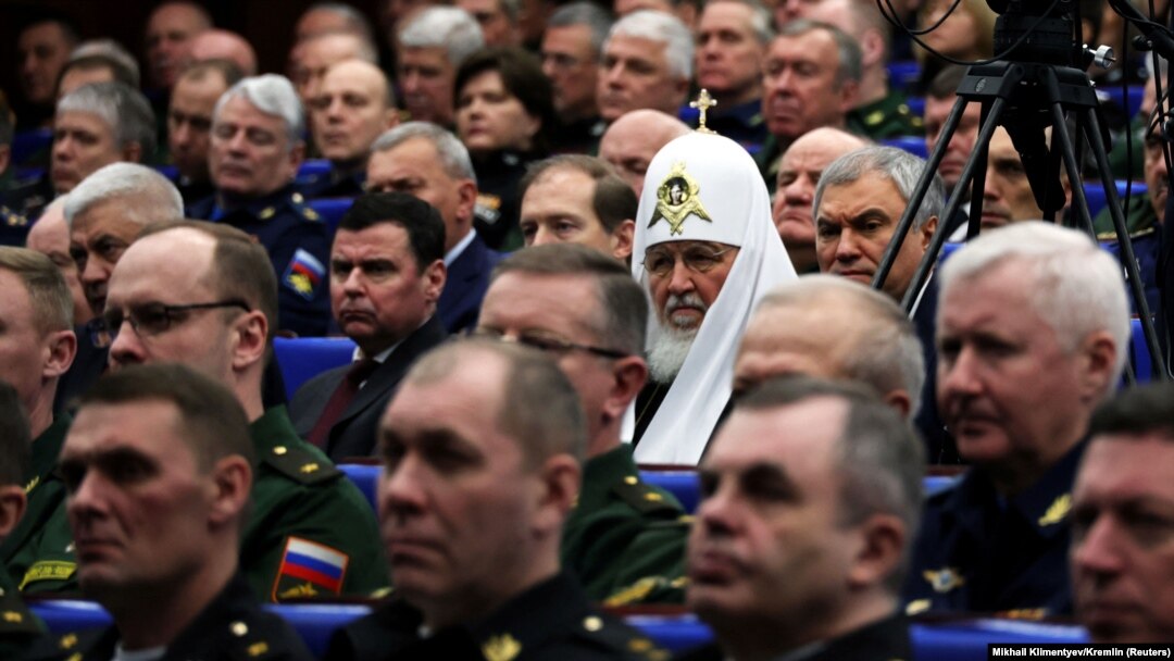 Patriarhul Kirill al Moscovei este un apropiat al președintelui rus Vladimir Putin și un susținător ale invaziei în curs a Rusiei în Ucraina.