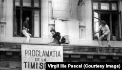 Imagini din balconul Operei de unde s-a citit Proclamația de la Timișoara în 11 martie 1990