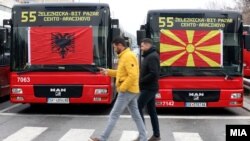 Приватни превозници од јавниот автобуски превоз во Скопје ја блокираа раскрсницата кај Мавровка поради долгови кон ЈСП, 28.11.2022 година.