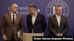 Liderii Coaliției de guvernare, Kelemen Hunor (stânga), Marcel Ciolacu (centru) și Nicolae Ciucă (dreapta), ar fi decis pragul de 250.000 de lei pentru infracțiunea de abuz în serviciu, pe care ar fi comunicat-o Comisiei Juridice din Senat, spun surse politice. 