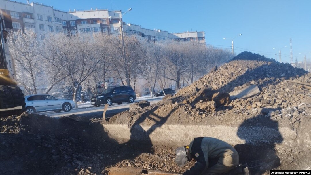 Экибастуз шаарындагы жылуулук түйүндөрүн оңдоо учуру. 28-ноябрь, 2022-жыл.
