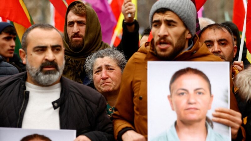 Protest u Parizu zbog oružanog napada kod kurdskog centra