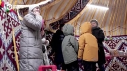 «Юрты несокрушимости»: этнические казахи помогают греться жителям разрушенных украинских городов