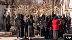 آرشیف، بستن دروازه پوهنتون‌ها به روی دختران افغان در کابل