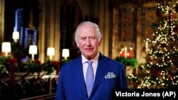 Kralj Charles tokom božićne poruke, decembar 2022. 