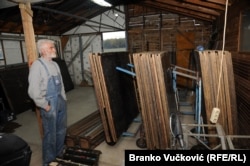"I dalje radim u metalskoj struci punim kapacitetom, a povremeno se bavim i elektrikom", objašnjava Živan Mrkonj.