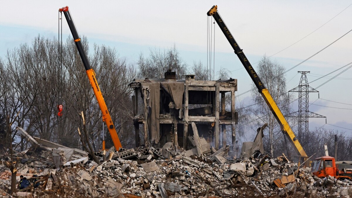 Журналісти встановили імена понад 90 військових РФ, які загинули в новорічну ніч у Макіївці – ВВС