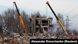 Разрушенное здание в Макеевке, где погибли мобилизованные военные РФ