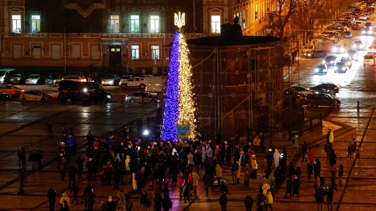«Ялинка незламності». У Києві засвітили вогні на головній ялинці країни