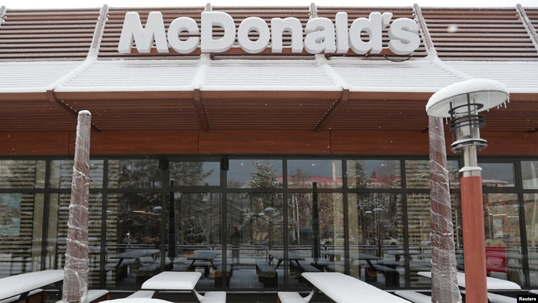 Закрытый McDonald's в Алматы, 28 ноября 2022 года