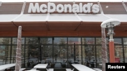 Закрытый McDonald's в Алматы, 28 ноября 2022 года