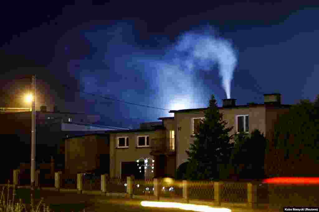 Smoke rises from the chimney of a private home in Rybnik, Poland, on October 20. Outdated fuels burned on the evening of November 20 contributed to the Polish city of Krakow recording the world&rsquo;s second-highest level of fine particulate matter in the air, behind only New Delhi, India, according to a Reuters report. &nbsp;