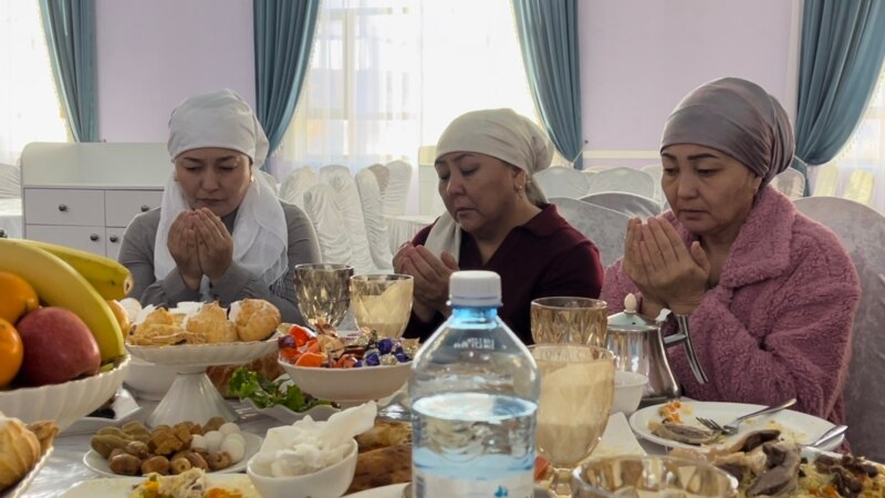 В Шымкенте на организованном акиматом асе по жертвам января имамы призывали к «терпению» и «единству»