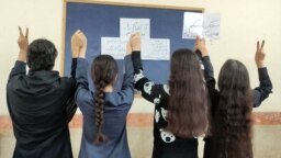 آموزش و پرورش بخشنامه‌ای در زمینه حجاب اجباری «ویژه کارمندان، مراجعان، معلمان، دانش‌آموزان و اولیاء» در اوایل مهرماه به مدارس ابلاغ کرده است