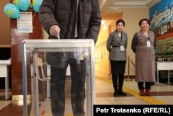 Голосование в день выборов президента Казахстана. Алматы, 20 ноября 2022 года