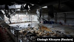 Разрушенная российским обстрелом ледовая арена «Альтаир» в Дружковке Донецкой области, 4 января 2023 года