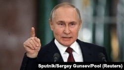 «Хоча Путін не змінив своїх цілей у війні, з’являються докази того, що він змінює фундаментальні аспекти підходу Росії до війни»