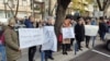 Protest zdravstvenih radnika pred sjedištem Vlade Hercegovačko-neretvanskog kantona u Mostaru, 19. decembra 2022.