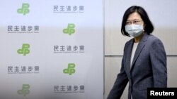 Tsai Ing-wen sosește la conferința de presă la care și-a anunțat plecarea de la conducerea partidului aflat la guvernare în Taiwan. 26 noiembrie 2022