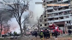 Raketa ruse shkatërron një banesë shumëkatëshe në Ukrainë