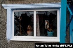 Розбиті вікна будинку Посад-Покровського, грудень 2022 року