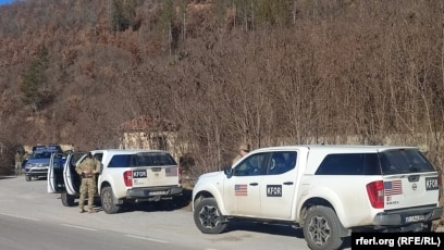 Trupat e KFOR-it në përgatitje për largimin e barrikadave të mbetura në veri të Kosovës.