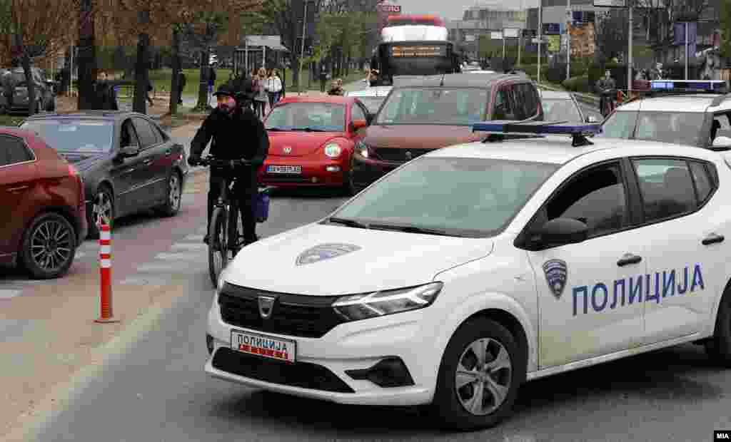 Превозниците бараат да им се исплати долгот од 1,3 милиони евра, што, како што велат, им го должи Јавното сообраќајно претпријатие, односно Град Скопје.