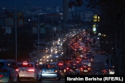 Trafiku i dendur rreth orës 16 në Prishtinë - Fotografi e realizuar më 9 nëntor.