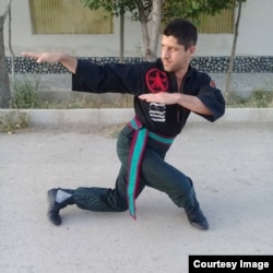 Mohammad Hosszeini több harcművészet, így a kungfu bajnoka is volt