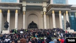 Акция протеста у Дворца правительства Монголии, 5 декабря 2022 года
