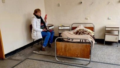 Украинските бежанци настанени в общинската сграда на бившата Белодробна болница