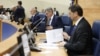 Članovi parlamentarnog rukovodstva Marinko Čavara (prvi sa desna) i Denis Zvizdić (u sredini) odlučuju na koje međunarodne skupove će se ići, a ujedno su i rekorderi po broju putovanja.