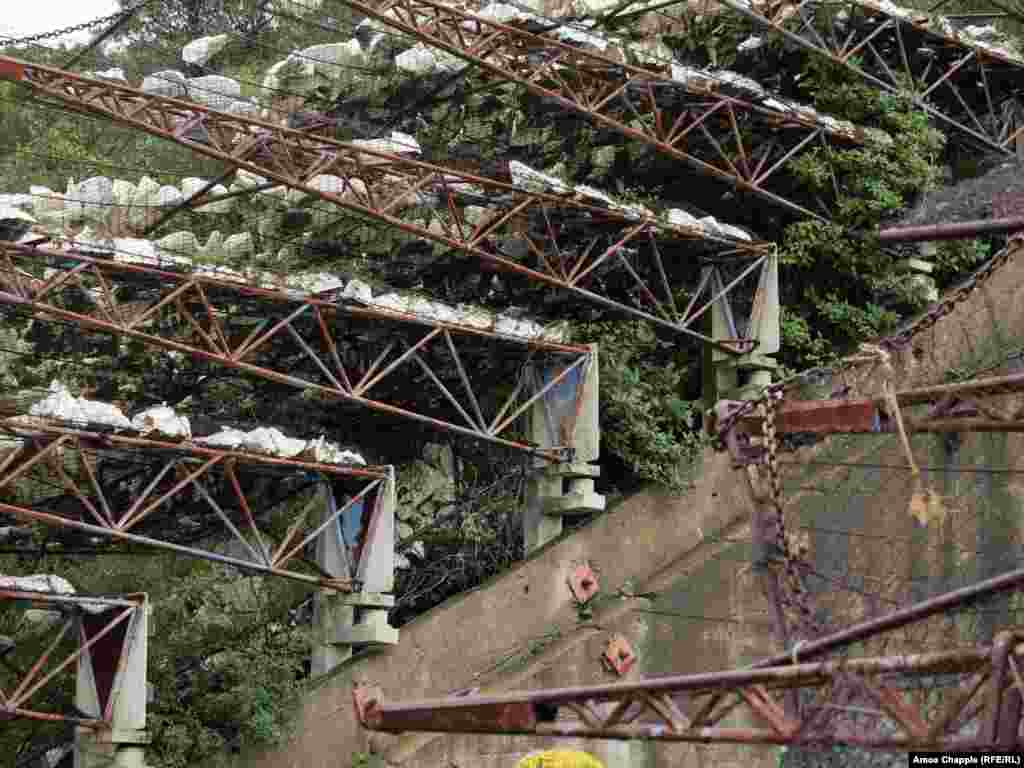 At the entrance to two of the three bases, metal arms topped with rock-like chunks of polystyrene were designed to swing across the entrance, transforming the facility into what looked like a rocky bay when viewed from the air. &nbsp;&nbsp; &nbsp;