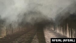 Fotografija sa lica mesta nesreće kada je cisterna eksplodirala u tunelu u Avganistanu. 