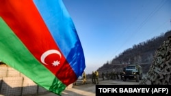 Forțele ruse de menținere a păcii sunt desfășurate pe coridorul Lacin, singura legătură terestră a regiunii separatiste Nagorno-Karabah, populată de armeni, cu Armenia