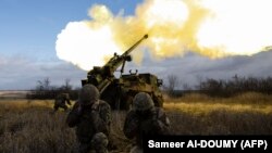 Ukrainian soldiers fire a French-made Caesar self-propelled howitzer toward Russian positions in eastern Ukraine on December 28.