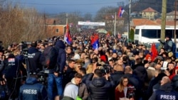 Serbët nuk zmbrapsen nga barrikadat “pa plotësimin e kushteve”
