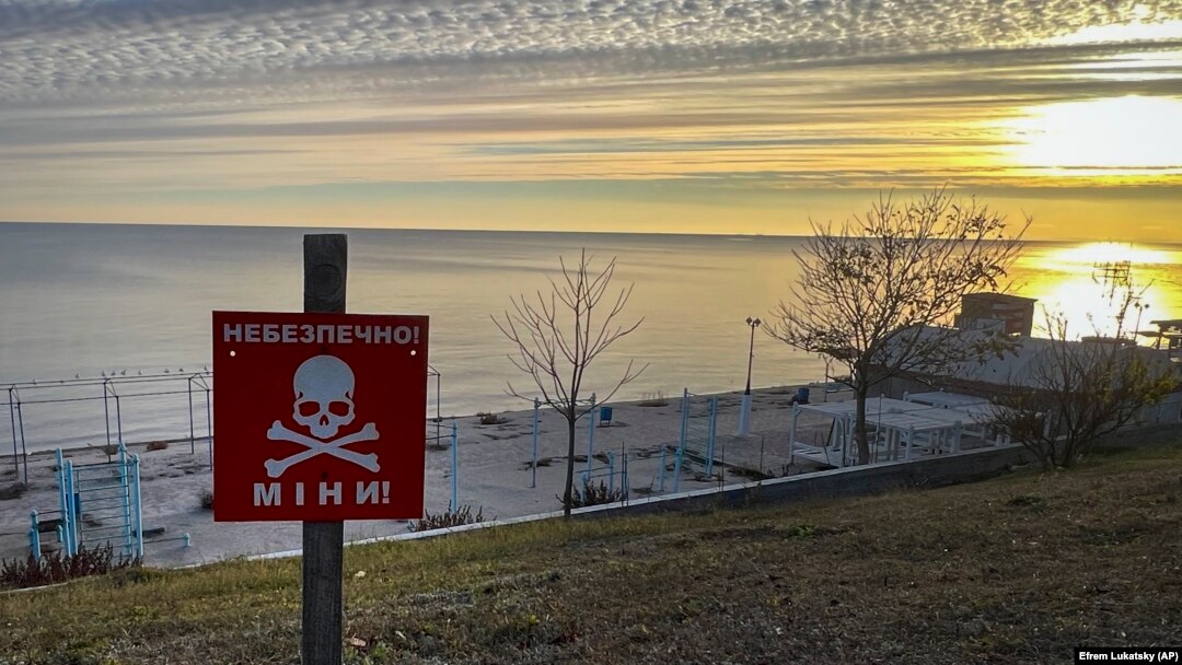 Marea Neagră e din ce în ce mai mult o zonă de război. Apele ei sunt împânzite de mine, iar spațiul aerian e plin de drone și rachete. Fotografie generică.