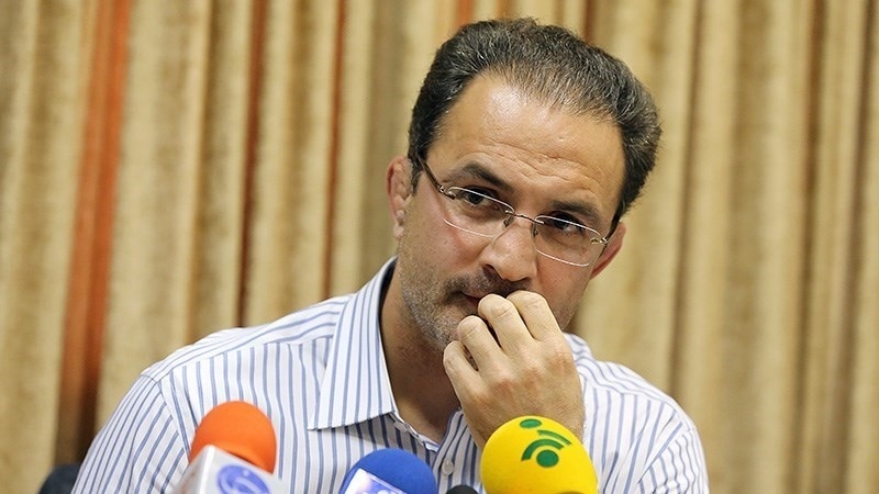 اعتماد: امیررضا خادم به دلیل موضع‌گیری در فضای مجازی از کار برکنار شده است