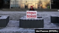 Jekaterina Kornejčeva sama protestuje zbog rata u Ukrajini, u ruskom gradu Permu 28. novembra