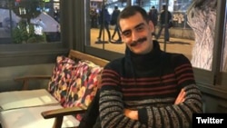 محمد باقر مرادی پس از این‌که به پنج سال زندان به اتهام «تبانی علیه نظام» محکوم شد، در سال ۲۰۱۴ به ترکیه فرار کرده بود