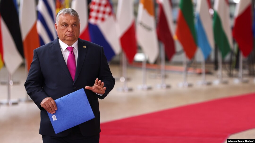 Guvernul lui Viktor Orbán a deteriorat independența justiției, spun autoritățile europene, și a introdus legi care încalcă drepturile omului, motiv pentru care Ungariei i-au fost blocate alocările de fonduri europene.