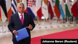 Guvernul lui Viktor Orbán a deteriorat independența justiției, spun autoritățile europene, și a introdus legi care încalcă drepturile omului, motiv pentru care Ungariei i-au fost blocate alocările de fonduri europene.
